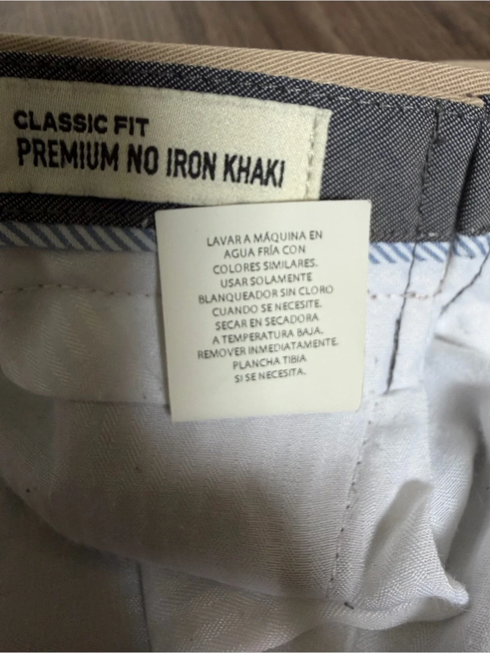 Haggar Pants Mens 38x32 Classic Fit Premium No Iron Khaki Flex Flat Front Tan
